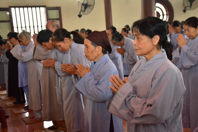 The Eight Precept Retreat  at Tay Khanh pagoda, Thai Binh
